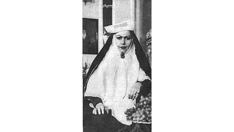 Irene Zazians in the role of Mahd-e Olia in the series Sultan Sahebqaran