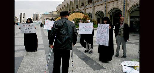 اعتراض نمازگزاران مشهدی به قطعنامه پارلمان اروپا