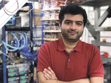 Pedram Roshan, an Iranian Baha'i, is part of a pioneering quantum computing project with the Google Artificial Intelligence Quantum team.