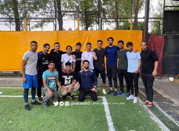 کانال تلگرامی ورزش سه هم‌چنین به حضور بدون فاصله‌گذاری و همین‌طور عکس دسته جمعیِ بدون ماسکِ بازیکنان استقلال با علی قلی‌زاده اشاره کرده است.