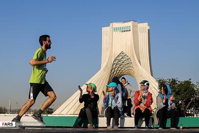 Hundreds Take Part in Tehran Marathon