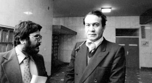 Reporter Alireza Nourizadeh with Sadegh Qutbzadeh at the school where the hearings took place