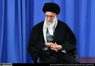 طرفداران خامنه‌ای می‌گویند که او یکی از معدود حکم‌رانان ایران است که هیچ جنگی در دوره رهبری‌اش در نگرفته است.