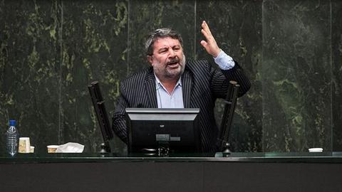 «الیاس حضرتی»، دیگر نماینده این دوره مجلس بود که نامش با شهرام جزایری گره خورد. شاید جنجالی‌ترین بخش از زندگی حضرتی، دوستی او با جزایری باشد.