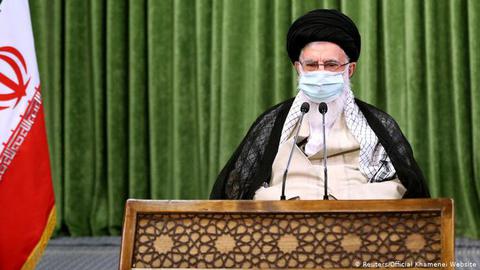 نوزدهم دی‌ ماه، آیت‌الله علی خامنه‌ای ورود واکسن‌های آمریکایی و بریتانیایی به ایران را ممنوع اعلام کرده بود.
