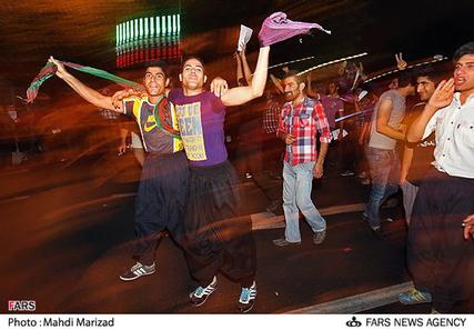 Rouhani's Supporters Celebrate Victory in Iran Streets