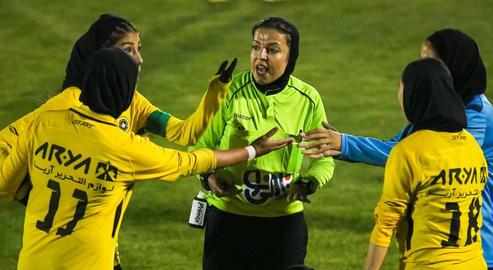 ISNA news agency has reported that Aso Javaheri, an international referee for Iranian women's football, has been banned from the sport