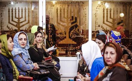 جمعیت یهودیان در ایران که در سال ۱۳۳۵ بیش از ۶۵ هزار نفر بود، حالا به کمتر از ۲۰ هزار نفر رسیده‌ است
