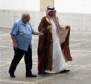 صلاح زواوی با سفیر وقت عربستان در تهران در بازدید از کاخ صاحبقرانیه
