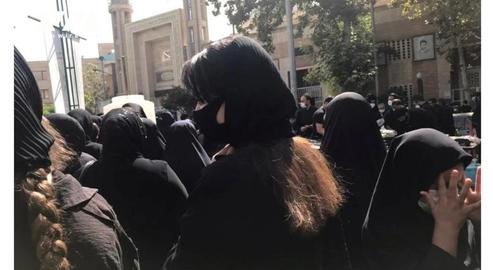 Mourners Queue for Votive Chicken in Tehran