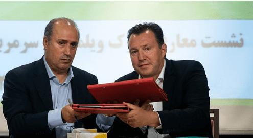 قرارداد مارک ویلموتس سرمربی بلژیکی تیم ملی فوتبال ایران، نوعی غارت منابع مالی فوتبال ایران محسوب می‌شد.