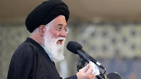 علم الهدی، محمود امجد روحانی مخالف خامنه‌ای را «شیخ مفلوک ساده‌لوح نادان» نامید