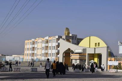 دانشگاه‌ها به دستور طالبان تعطیل شده‌اند، بسیاری از رسانه‌ها فعالیت خود را متوقف کرده‌‌اند