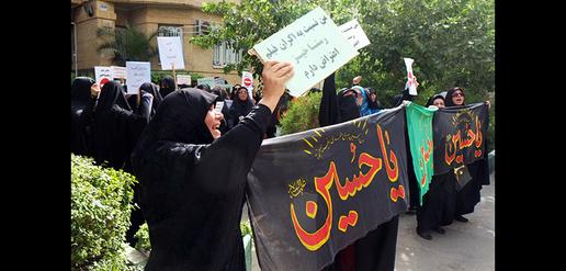 تجمع اعتراض آمیز به اکران فیلم رستاخیز 