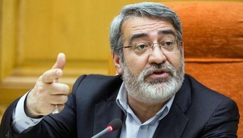 شکایت وزارت کشور از نماینده تبریز برای آلوده به خون خواندن دست وزیر