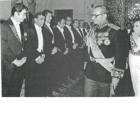 Nasser Oliaei (first left) and Habib Elghanian (seventh from left) pictured meeting the Shah of Iran alongside colleagues from the Iranian National Chamber of Commerce