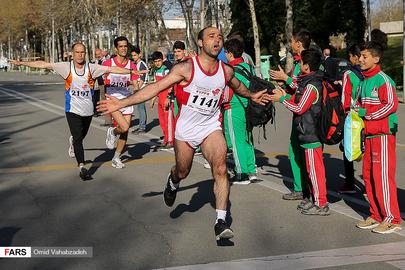 Hundreds Take Part in Tehran Marathon