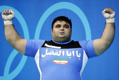 کمی بعد از ادعای دوپینگ حسین رضازاده از سوی رییس کناررفته فدراسیون وزنه‌برداری بود که قهرمان جهان، برای همیشه از وزنه‌برداری خداحافظی کرد