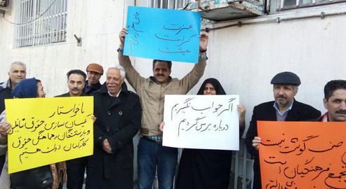 “Prison is no place for teachers.” Mohammad Hossein Sepehri (center) at a protest rally held by teachers. He is now in jail and has gone on a hunger strike