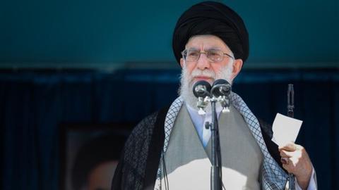 خطبه‌های خامنه ای، همه چیز آرام است و خبری ازتغییر نیست