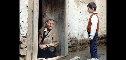 نمایی از فیلم خانه دوست کجاست ساخته عباس کیارستمی