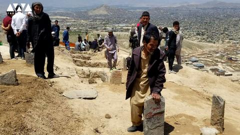 محمد اشرف غنی، ریيس‌جمهوری افغانستان روز سه‌شنبه ۲۱ اردیبهشت را «عزای عمومی» اعلام کرد.