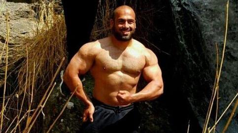 وضعیت جسمانی خالد وخیم است؛ اما خانواده او نمی‌دانند او از زندان به بیمارستان منتقل شده است یا خیر.