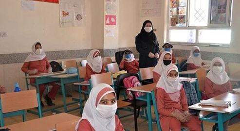 Omicron Fears as Covid-19 on the Rise in Iranian Schools