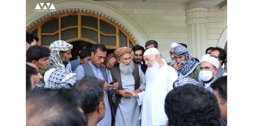 اسماعیل خان در میان نیروها و هوادارنش