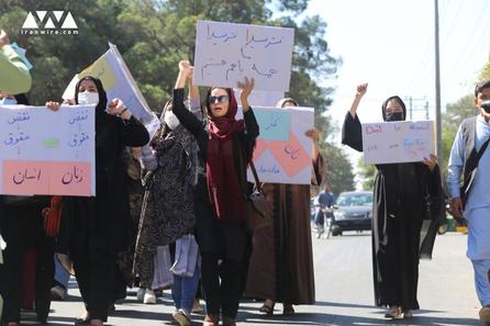 تظاهرات زنان افغانستانی: تحصیل، کار، امنیت حق مسلم ما است