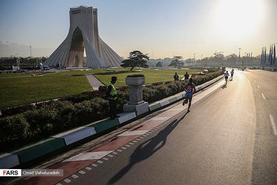 Hundreds Take Part in Tehran Marathon