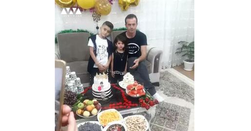تصویری از ژیان علی‌پور به همراه فرزندان خردسالش
