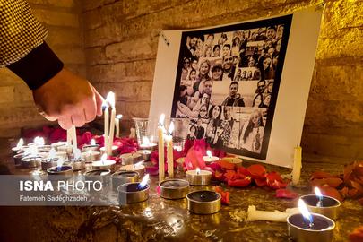Students and residents of Isfahan come together to mourn