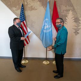 ایالات متحده فرایند اعمال مجدد همه تحریم‌های سازمان ملل متحد علیه جمهوری اسلامی را با ارسال نامه‌ای در سی‌ام مرداد به اندونزی، رییس دوره‌ای شورای امنیت آغاز کرده است.