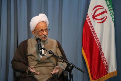 محمدتقی مصباح‌ یزدی، یکی از تندروترین روحانیون بانفوذ جمهوری اسلامی، مردی که به او لقب «تئوریسین خشونت» داده بودند، در سن هشتادوشش سالگی درگذشت.
