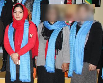 سمیرا در یکی از کنفرانس‌های مطبوعاتی که بخاطر کاهش خشونت علیه زنان برگزار شده بوده