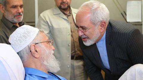 «محمدجواد ظریف»، وزیر امور خارجه جمهوری اسلامی ایران که قبلا از سوی امریکا تحریم شده بود، توانست پس از این تحریم، ویزای ایالات متحده دریافت کند