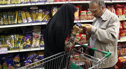 با آغاز بحران از زمستان ۹۶، عملا دغدغه اصلی اکثریت جامعه ایرانی تامین غذا و نیازهای اساسی شد. این مساله باعث کاهش مضاعف تقاضا شد که خود به خود باعث کنترل قیمت‌ها می‌شود.