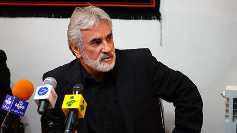 عباس انصاری‌فرد از مدیران وقت سازمان «بنیاد مستضعفان» بود. سازمانی که در آن سال‌ها مدیریت باشگاه پرسپولیس را در دست داشت.