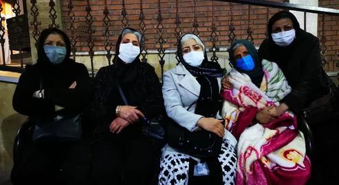 Five mothers together in the courtyard of Loghman Hospital for news of Behnam Mahjoubi: a dervish who died on a ventilator after eight months of torture in prison