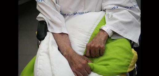 عیادت از نجف دریابندری