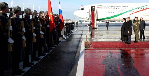 هنگام ورود به مسکو، وزیر انرژی روسیه از رئیسی در فرودگاه استقبال کرد. پوتین در کاخ کرملین نه به استقبال وی رفت و نه او را در هنگام خداحافظی بدرقه کرد