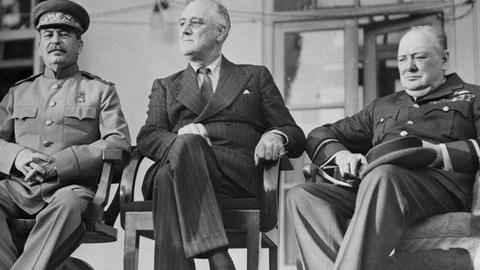 رهبران سه کشور متفقین برای اولین بار با یکدیگر روبرو شدند تا در سفارت وقت شوروی در تهران نقشه جدال با آلمان نازی را بکشند.