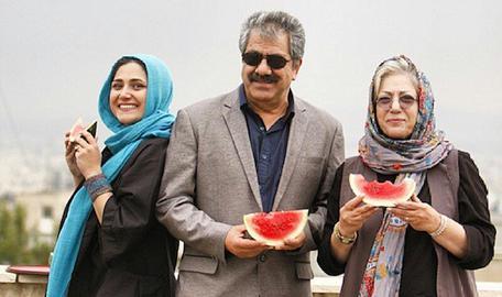 نوش‌آبادی: دلیل ممنوع‌التصویری خانواده کوثری را از تلویزیون بپرسید