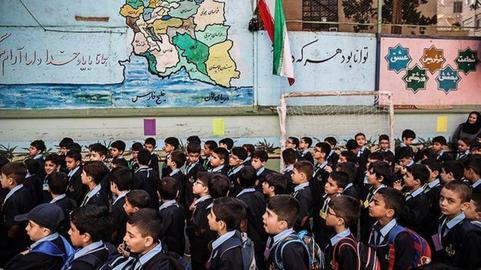 انجمن صنفی معلمان کردستان: بی توجهی به مدارس مناطق سیل زده، عدم اعتماد فرهنگیان نسبت به دولت