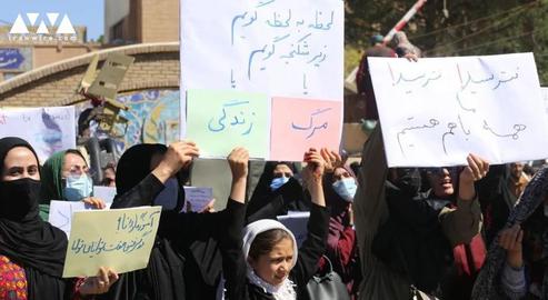 The participants in Herat held up placards and expressed their demands: security, and the upholding of women’s rights to study and work in all fields