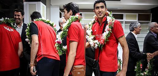 Volleyball team welcomed home by adoring fans