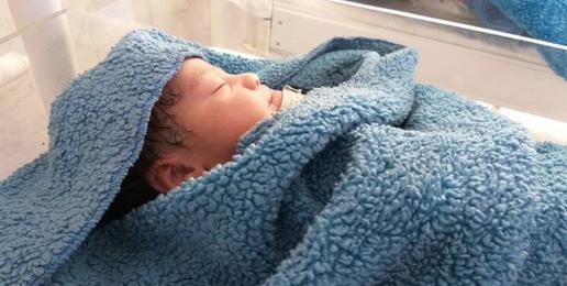 یک نوزاد رها شده با جای جراحی بر سرش در تبریز پیدا شد