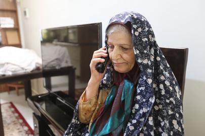 سالمندان در خانه‌اند اما اضطراب و نگرانی برای کسانی که به بیرون ازخانه تردد می کنند باعث شده بارها با آنها تماس بگیرند