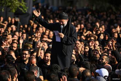 محمود کریمی از جنجالی‌ترین مداحان نزدیک به بیت خامنه‌ای ترجیح داده که برنامه‌های خود را به صورت سیار در برخی مناطق تهران به اجرا بگذارد.